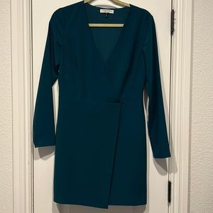 Halston wrap dress size 6 in emerald green. Long sleeved.